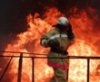 Пожарные эвакуировали 15 человек из горящего дома